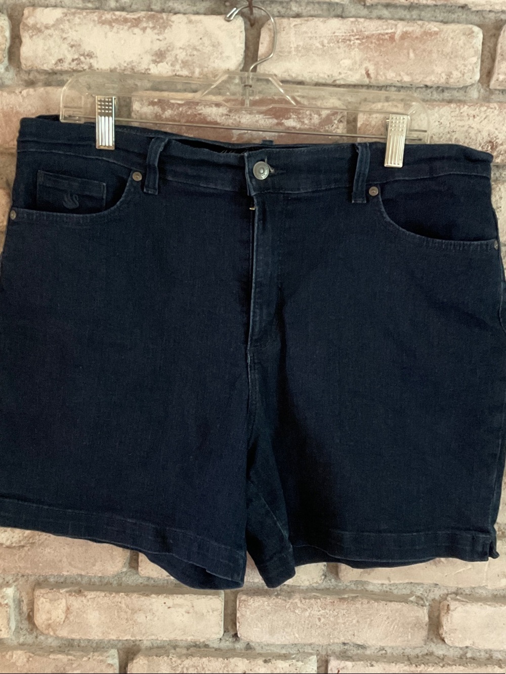 Gloria Vanderbilt Slim High-Rise Jeans in Navy
